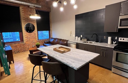 Downtown Columbus Condo | City Lights at Hartman
