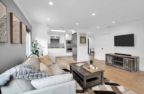 Silver Lake House | City Living by AvantStay | Large Outdoor Area