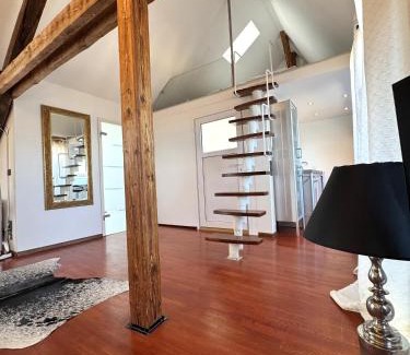 Stuhlinger-Eschholz Apartment | City Lux Apartment in der Stadt