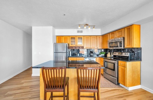 Ohio City Apartment | City-Luxe, Free Parking, 24/7 Gym