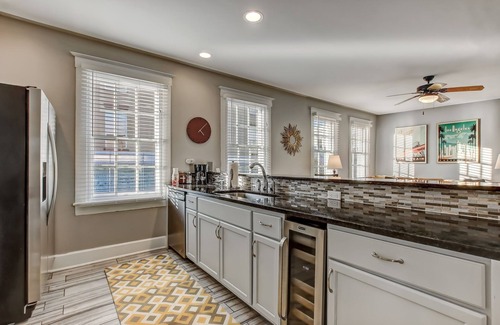 Historic District - North Apartment | City Market Central, Parking Pass Included!