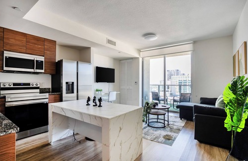 Downtown Miami Apartment | City/Ocean Views/Central/Skyrise