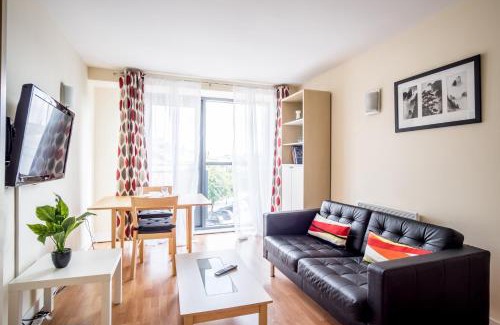 Sheffield Apartment | City One Bedroom Apartment with Juliet Balcony in West One - Parking Possible