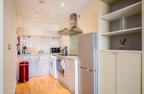 Sheffield Apartment | City One Bedroom Apartment with Juliet Balcony in West One - Parking Possible