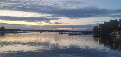 Trosso Boat Rental | City pulse on small, old glamping boat in Karlskrona