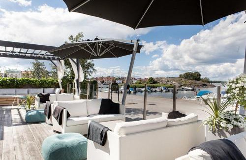 Trosso Boat Rental | City pulse on small, old glamping boat in Karlskrona