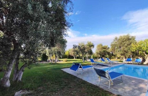 Sannicandro di Bari House | City refuge nestled in nature with swimming pool