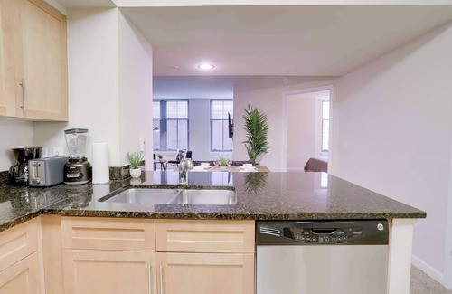 Aurora Highlands Apartment | City Style by Metro & Shops