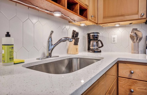 Ohio City Apartment | City Suite, Free Parking, 24/7 Hour Gym