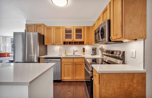 Ohio City Apartment | City Suite, Free Parking, 24/7 Hour Gym