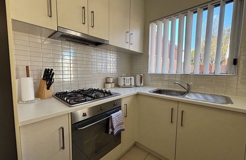 Wagga Wagga House | City Townhouse Escape 1 - 1 Tarcutta