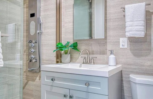 East Orange Condo | City View 1-bedroom spacious suite in WiFi, AC and