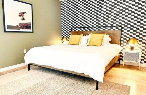 East Village Apartment | City View Apartment In Downtown!