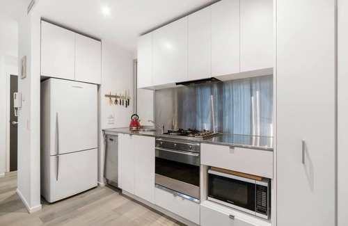 Melbourne Central Business District Apartment | City View Central Balcony Abode by Southern Cross