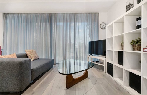 Melbourne Central Business District Apartment | City View Central Balcony Abode by Southern Cross