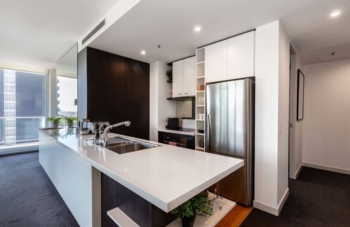 South Yarra Apartment | City View Chic in South Yarra with Parking