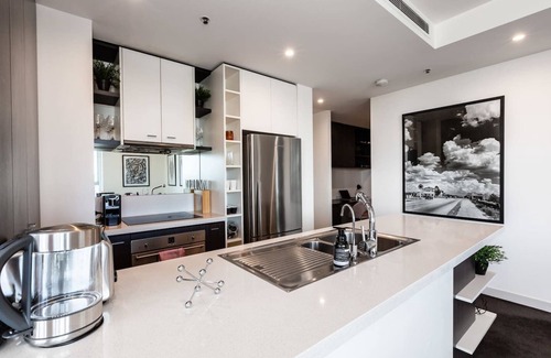 South Yarra Apartment | City View Chic in South Yarra with Parking