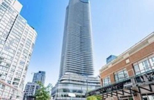 Church and Wellesley Condo | City View Condo Downtown Toronto Gym/Pool 1 Queen Bed W kitchen