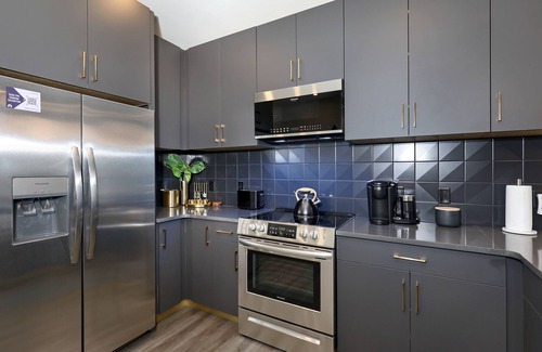 Rolling Mill Hill Condo | City-view condo with rooftop lounge, gym, & 10-minute walk to downtown