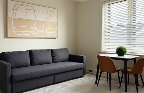 East Allegheny Apartment | City View KING BED Free Parking