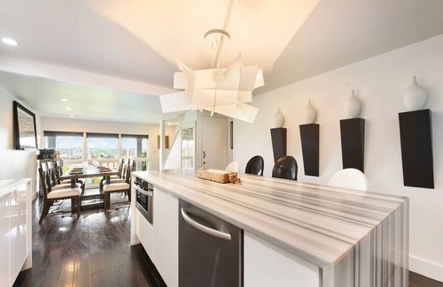 Mount Washington House | City View Sanctuary w/Hot Tub ~ Abundant Parking!