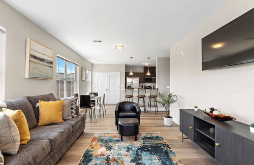 Newark Apartment | City Views 1BR Free-Parking- Close to NYC