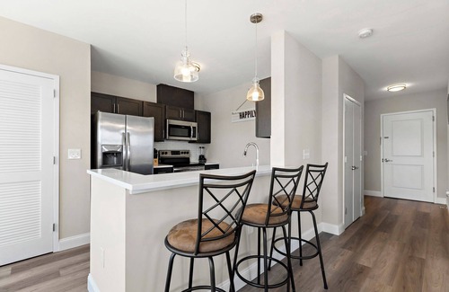 Newark Apartment | City Views 1BR Free-Parking- Close to NYC