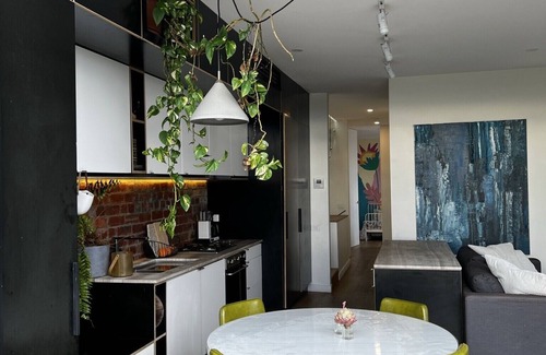 Brighton East House | City Views In Brighton East