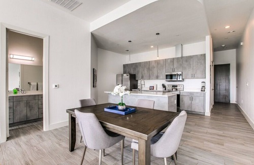 Cedars Apartment | City Views! King Bed with additional Loft bedroom