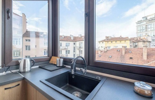 Sofia City Center Apartment | City Views & Modern Comfort – Top Location at a Budget Price!