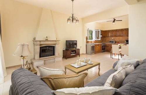 Corfu Town House | City Villa With private Pool (Trendy Area)