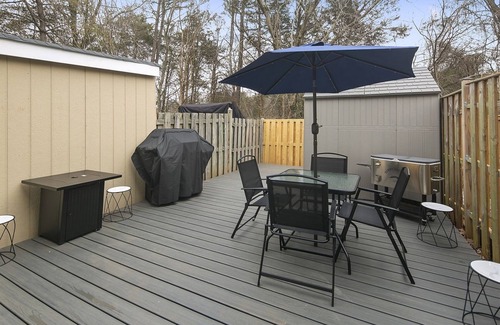 Countryside House | CityLimits: Charming Townhome 40 Min from DC