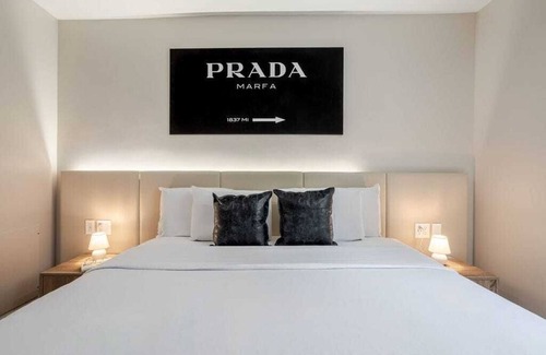 Gay Village Hotel | Cityline King – MTL Village