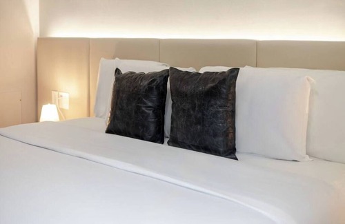 Gay Village Hotel | Cityline King – MTL Village