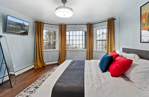 South Side Apartment | Cityscape Charm | Al Fresco | Night Buzz