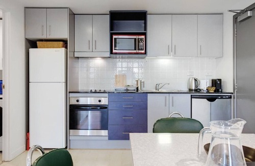 Grafton Apartment | Cityscape Delight with Skyline View | Free Parking