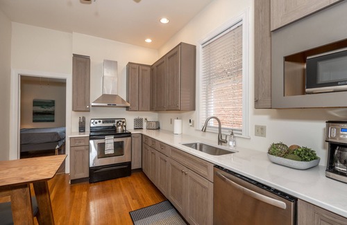 Mount Adams House | Cityscape Escape | Local Eateries