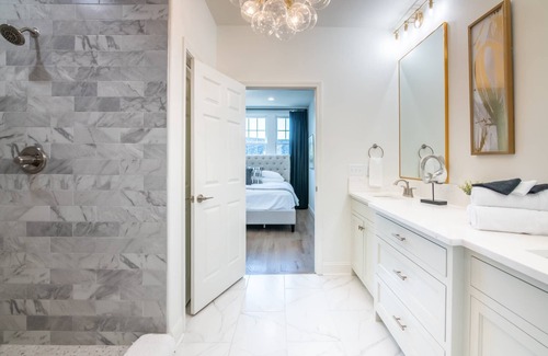 Redmont Park House | Cityscape Oasis at The Golden | Contemporary Design, Spectacular Sunset Views
