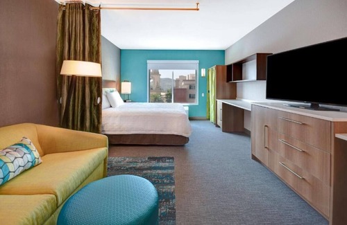 Downtown Tucson Hotel | Cityscape Views and Comfort! Free Breakfast, Parking, Pool, Pets Allowed!