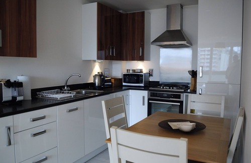 Notting Dale Apartment | Cityscape Views | Pvt Balcony | 1BD | Notting Hill