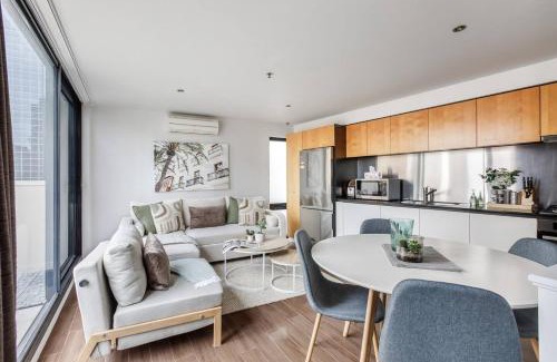 Chinatown Apartment | Cityscope - Stylish CBD Pad with a View