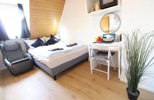 Ulm Hotel | CityStayOne - Kleines Standardzimmer im Zentrum für eine einfache Übernachtung No kitchen no hotel services no reception no breakfast buffet - Of course Late check-in via self check-in high-speed WiFi smart TV good mattresses a quick and easy check-out