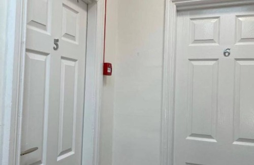 Georgian Quarter Apartment | CityStays Rooms with Free Parking - Deluxe Double Room 1