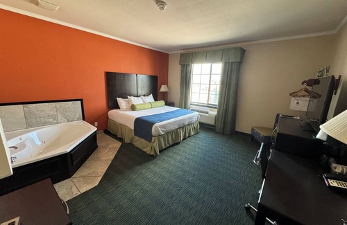 Near East Side Hotel | Cityview Inn & Suites Downtown RiverCenter Area
