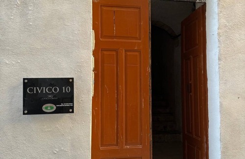 Sassari Apartment | Civic 10 II Spacious studio apartment with terrace above at Sassari Center