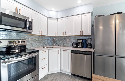 Siesta Key Village House | CJs on Siesta | Pet Friendly, Located in Siesta Key Village, Steps to Siesta Key Beach!