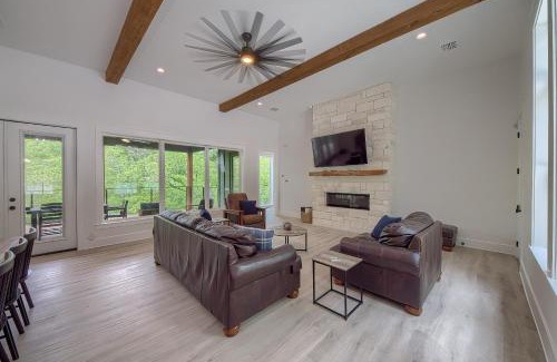 Canyon Lake House | CL 2849 River Escape At Horseshoe Falls