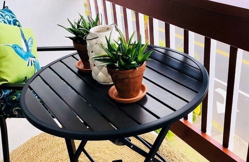 Tantalus Apartment | CLA - 2 Bed/and Private Bath w/Kitchenette in Kakaako Area w/Lanai