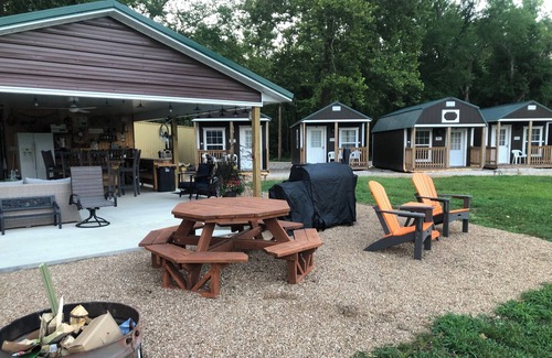 Tuscumbia Cabin | Clabe Tiny Cabin Osage River