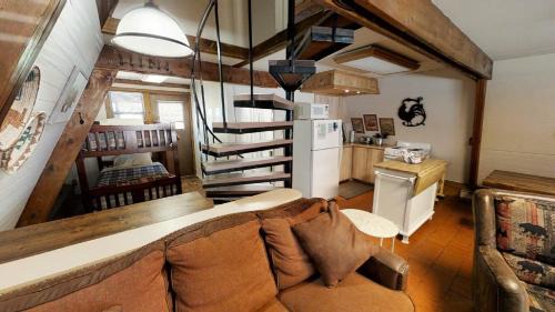 Red River House | Claim Jumper A-Frame 2 - On The River - WiFi - Cable - Wood Burning Fireplace